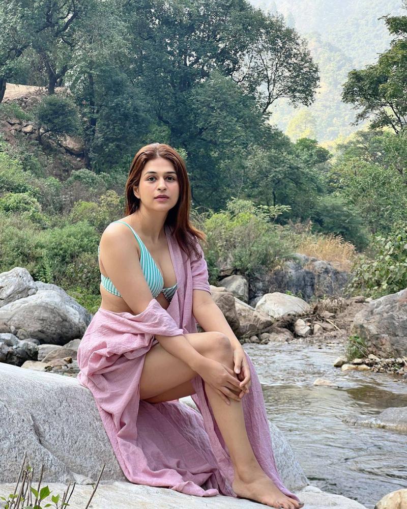 shraddha-das-kashmir-vacation-photos